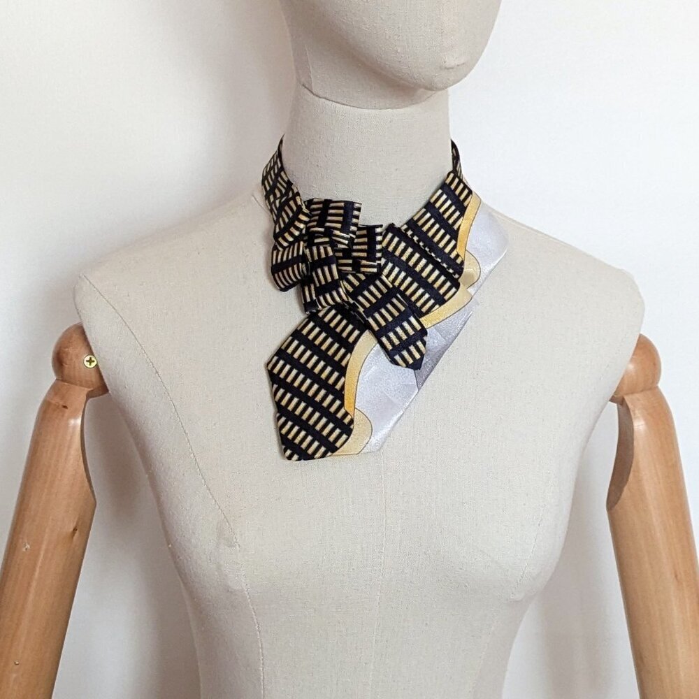 NWT Ogsplosh Women's Ascot Scarf Abstract Print Size Short - Picture 2 of 7